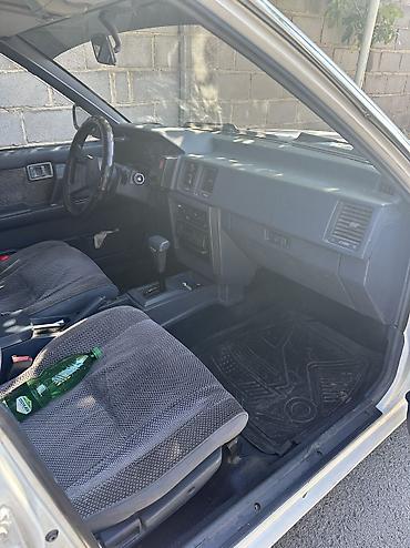 Datsun: Nissan Bluebird: 1990 г., 2 л, Автомат, Бензин, Хэтчбэк — 4