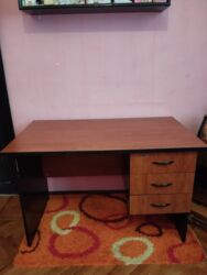 işlənmiş nərdivan: Kompüter masası, İşlənmiş, Açılan, Laminat, Dördbucaq masa