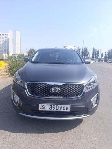 машина кейж: Kia Sorento, кроссовер в темно‑сером цвете. Характеристики и