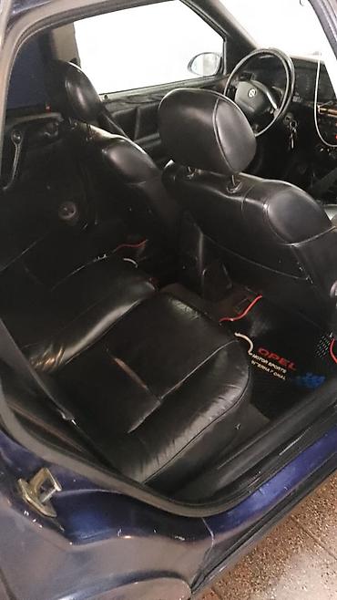 maşin rulu: Opel sedan salonu – dəri interyer və lyuk - Model: Opel (sedan kuzov; — 4