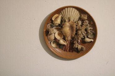 Staro posuđe i escajg: 1. Mesingani Tanjir 31.5 cm precnik, Dubrovnik 2. 22 cm, Sokobanja — 7