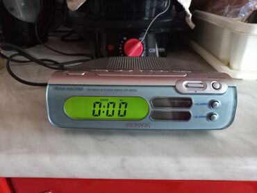 Electronics: Sony radio alarm budilnik