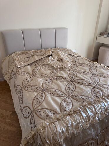 yataq ortusu: Yataq üçün Yeni Qaşlı rəng - Bej Yataq örtüyü, Ünvandan götürmə