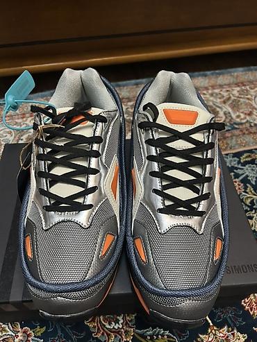 Жеке буюмдар: Эркектердин кроссовкасы, 43, Adidas, Жаңы, түсү - Боз, Өзү алып кетүү — 2