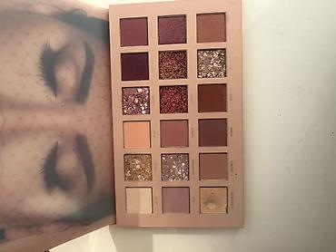 красопка бу: Палетка теней Huda Beauty The Nude — 1