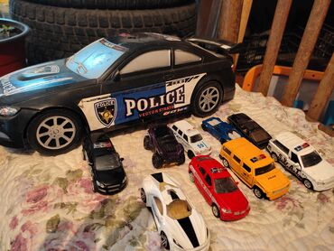 полицейский: Машинки железные + машинка полицейская в подарок
