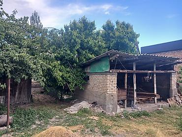 Дома: Продаётся участок с домом.С Григорьевка 15 соток. имеются — 3
