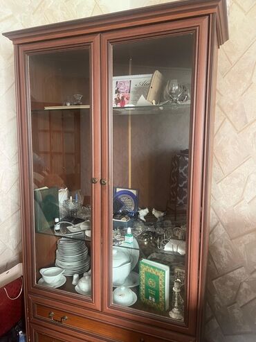 qab skafi: Açılan, 2 qapılı Düz dolab, Servant
