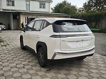 gac aion v plus 2025: GAC Aion Y Plus 510km— полностью электрический кросс‑хэтчбек в белом — 6