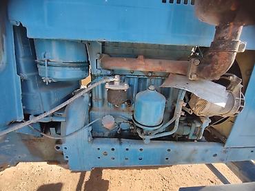 Другие тракторы: Трактор колесный синего цвета с прицепом. Телешкасы менен сатылат — 6