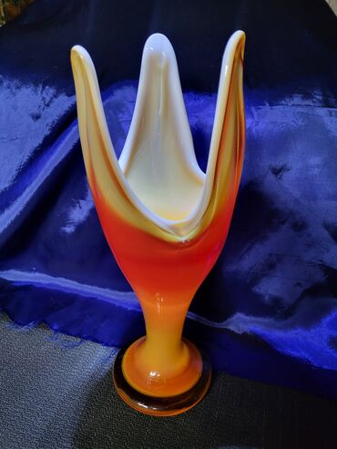 Stare vaze i dekor: Vaza rucni rad Dragan Drobnjak iz 70ih.god. Vaza duvano staklo,bez — 1