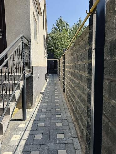 полуподвальное: 🏡 Продаются 2 дома на одном участке в ж/м Кок-Жар! 📐6-комн -160 м² | — 2