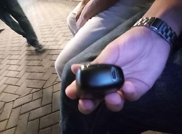 vuse go 5000: Qara rəngli elektron siqaret (vape) cihazı - Korpus: parlaq qara — 2