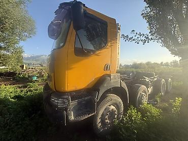 Коммерциялык транспорт: Сүйрөгүч, Renault, 2004 г., Прицепсиз — 2