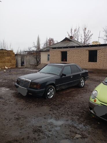 на w124: Mercedes-Benz W124: 1989 г., 2 л, Механика, Бензин, Седан