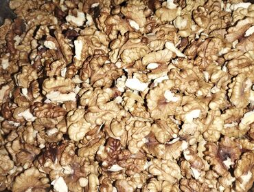 Сухофрукты, орехи, снеки: Продаю орехи чищенные. Вкусные. Не горчат!цена за 1кг-260 сом