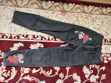чёрные джинсы: Мом, Zara, Средняя талия, С вышивкой