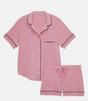 Пижамы: Пижамы от Victoria Secret.
Оригинал из США — 5