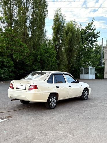 Daewoo: Daewoo Nexia: 2010 г., 1.5 л, Механика, Бензин, Седан