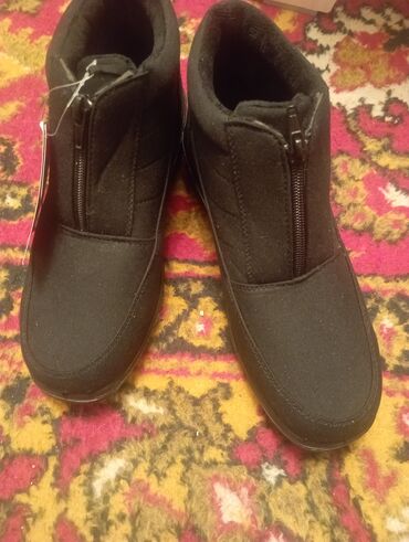 женская обувь 41: Ботинки и ботильоны 38, цвет - Черный