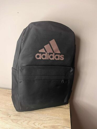 Sportske torbe i rančevi: 07. rančevi 
40x28x12
3300 din — 15