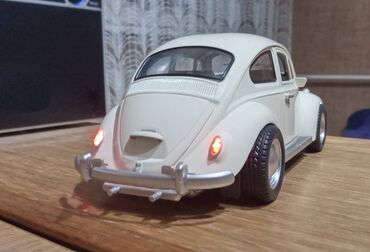 Igračke: Novi veliki metalni model VW Bube. Otvaraju mu se sva vrata vozačeva — 13