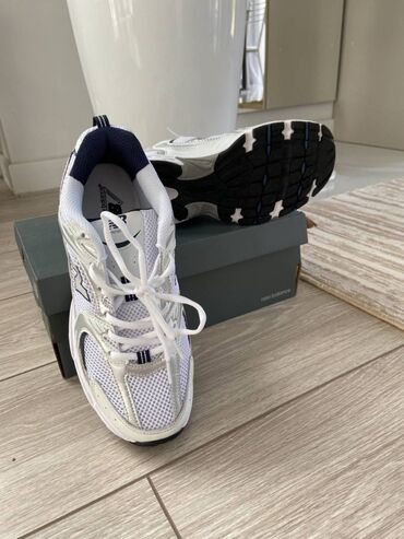кроссовки 46 размер: New balance, продаю размер не подошел