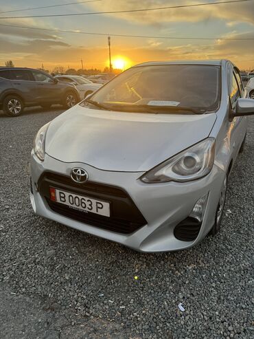 Toyota: Toyota Prius: 2016 г., 1.5 л, Автомат, Гибрид, Хэтчбэк