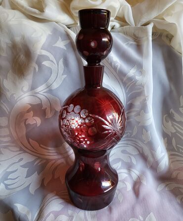 Čaše: Flasa kristal,rubin boje za zestoko pice. 60,70te. Flasa — 1