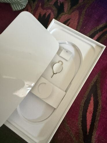 Apple iPhone: IPhone 16 Pro, Б/у, 256 ГБ, Серебристый, Чехол, 98 % — 10