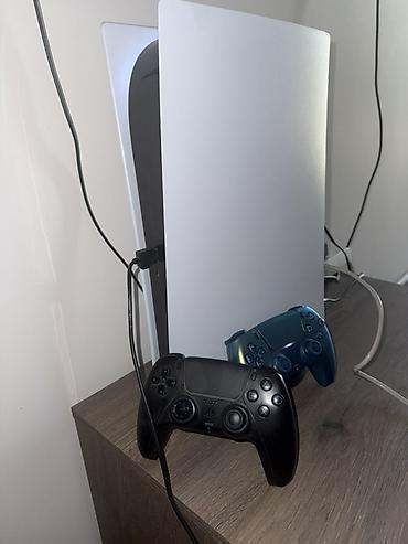Игровая консоль Sony PlayStation 5 с двумя геймпадами DualSense at lalafo.kg Игровая консоль Sony PlayStation 5 с двумя геймпадами DualSense