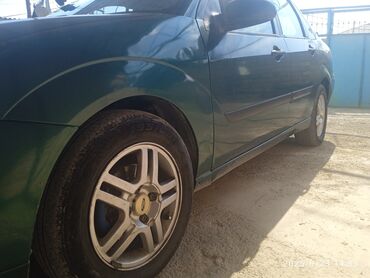 Ford: Ford Focus: 2 l | 2001 il 123528 km Sedan — 18