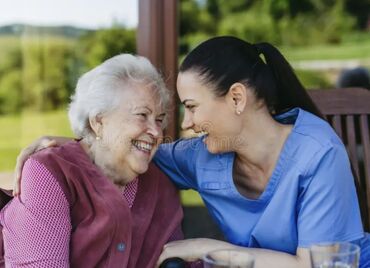 срочно нужен водитель в семью: 84 yaşlı yaşlı qadın üçün evdə yaşayan dayə tələb olunur. Namizəd üçün
