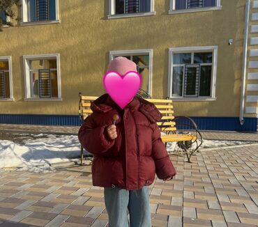 Верхняя одежда: Зимняя куртка на 3-4 годика в идеальном состоянии. Цена 1500сом