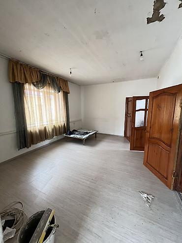 Продажа коттеджей и домов: Продается дом 4 комнат, 3 соток Есть свет, вода Отопление и — 13