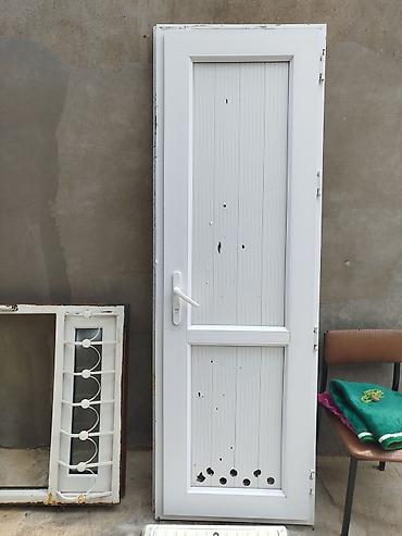 pilasdik qaplar: PVC giriş/balkon qapısı - Material: ağ rəngli PVC profil, vertikal — 1