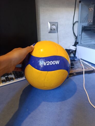 Мячи: Волейбольный мяч Mikasa V200W - Модель: V200W (официальный игровой