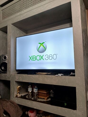 Xbox 360: Продаю. x box 360. комплект. 2 беспроводных джойстика. 105 игр. прошу