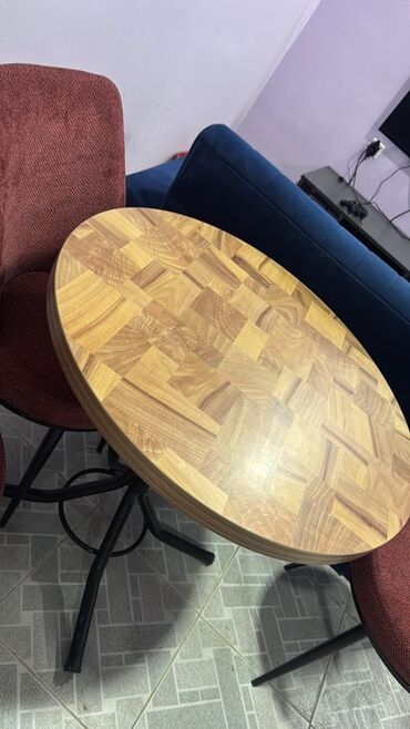 Masa və oturacaq dəstləri: Mətbəx üçün, Açılmayan, Yumru masa — 1