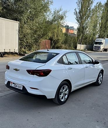 Chevrolet Onix: 2020 г., 1 л, Автомат, Бензин, Седан — 5