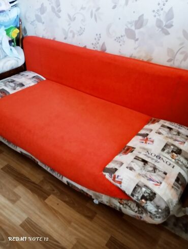 швея мебель: Диван-кровать, цвет - Красный, Б/у
