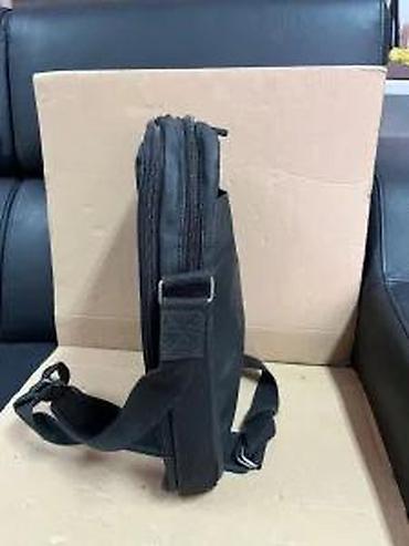 Torbe: Crna torba preko ramena sa više pregrada - Materijal: izdržljiva — 13