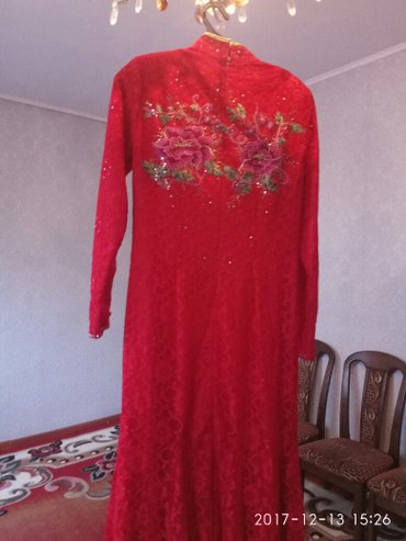 платье красное: Свадеб платье надевали всего 1раз, сшит по заказу, 48"размер,ручная