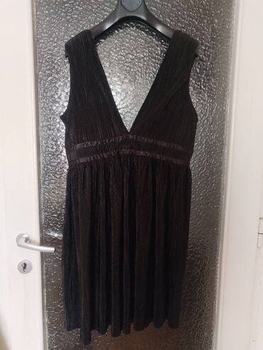 elegantna haljina stampani materijal: NOVA sa Etiketom Elegantna Crna Haljina Prelepa elegantna crna haljina