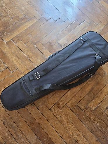Skripkalar: Məhsul: Klassik violino dəsti – bənövşəyi rəng Təsvir: - 4/4 ölçülü — 4