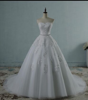 Свадебные платья и аксессуары: Продаю свадебное платье