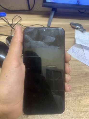 samsung a10 16: Samsung Galaxy A10, İki sim kartlı