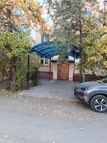 село бактуу долоноту: 3 бөлмө, 58 кв. м, 104-серия, 4 кабат, Эски ремонт