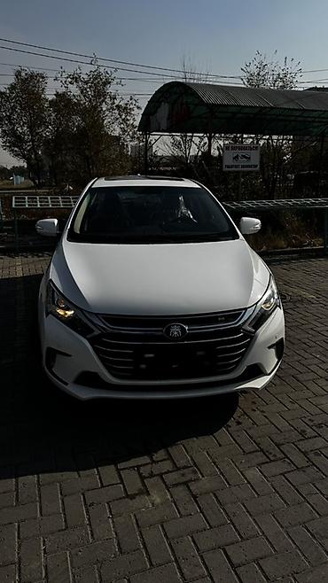 lexus e: BYD Qin: 2018 г., 1.5 л, Автомат, Гибрид, Седан — 2