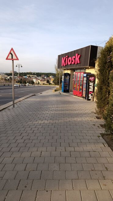 İcarəyə mağazalar: 8 noyabr prospektində, Gənclik parkına yaxın ərazidə, Gəncə prospekti — 16